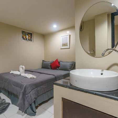 Cheqinn Bed Sukhumvit 4 Nana Plaza 방콕 외부 사진