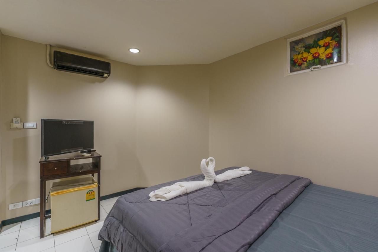 Cheqinn Bed Sukhumvit 4 Nana Plaza 방콕 외부 사진