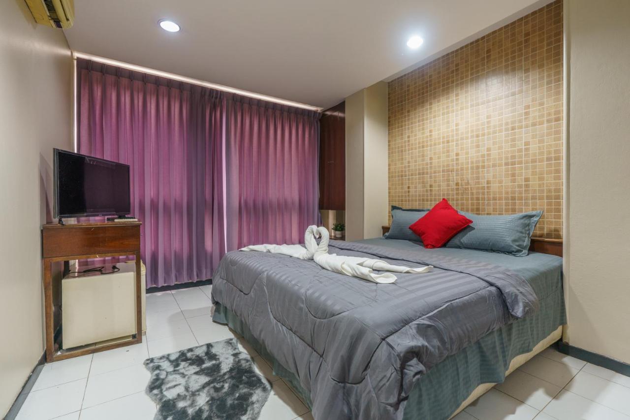 Cheqinn Bed Sukhumvit 4 Nana Plaza 방콕 외부 사진