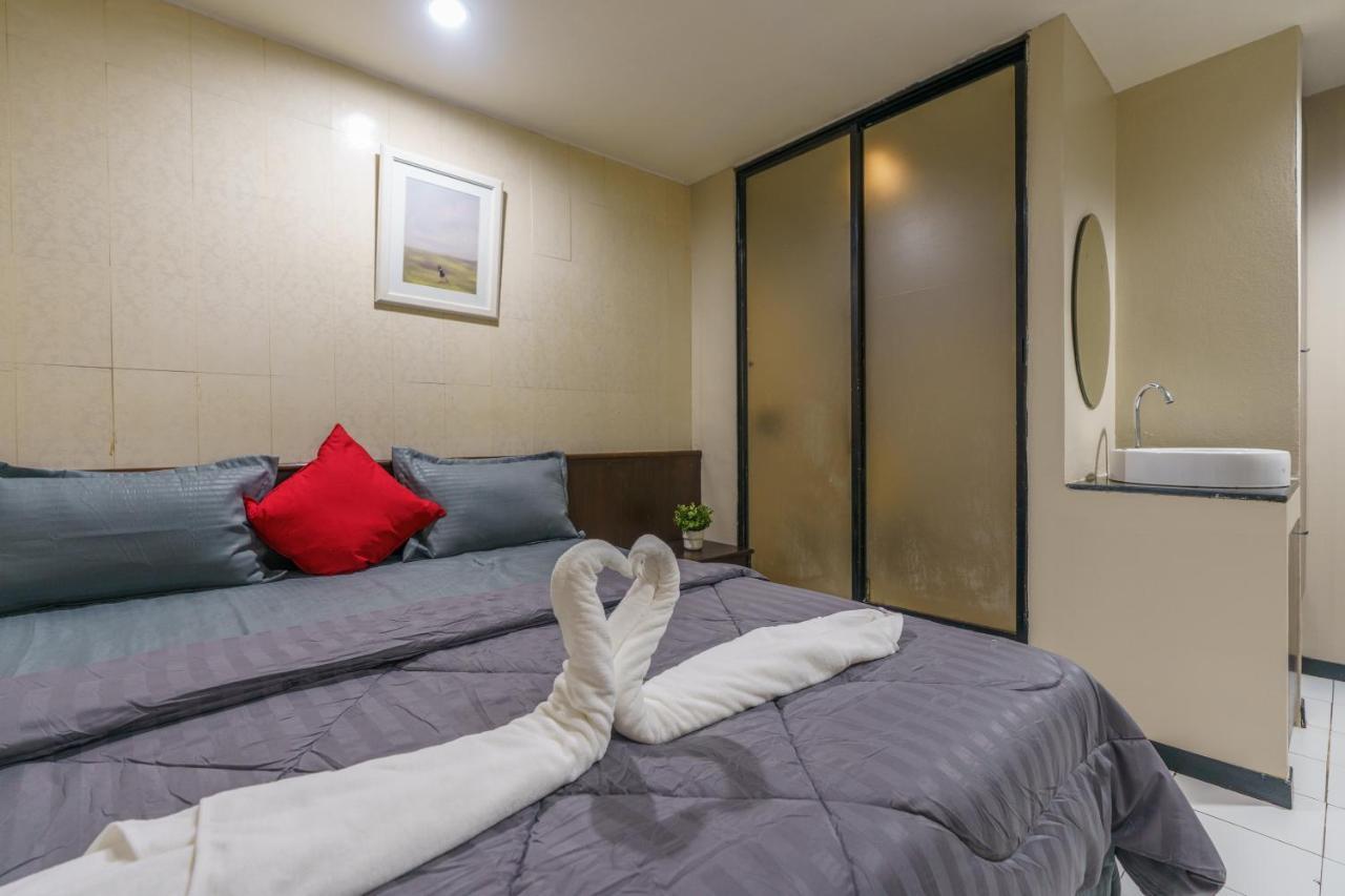 Cheqinn Bed Sukhumvit 4 Nana Plaza 방콕 외부 사진